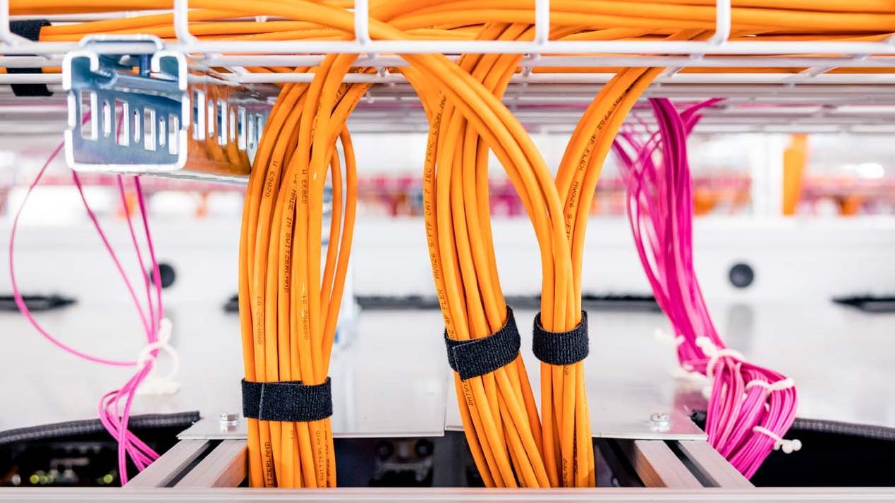 Verlegte Kabel in Datacenter für Connectivity