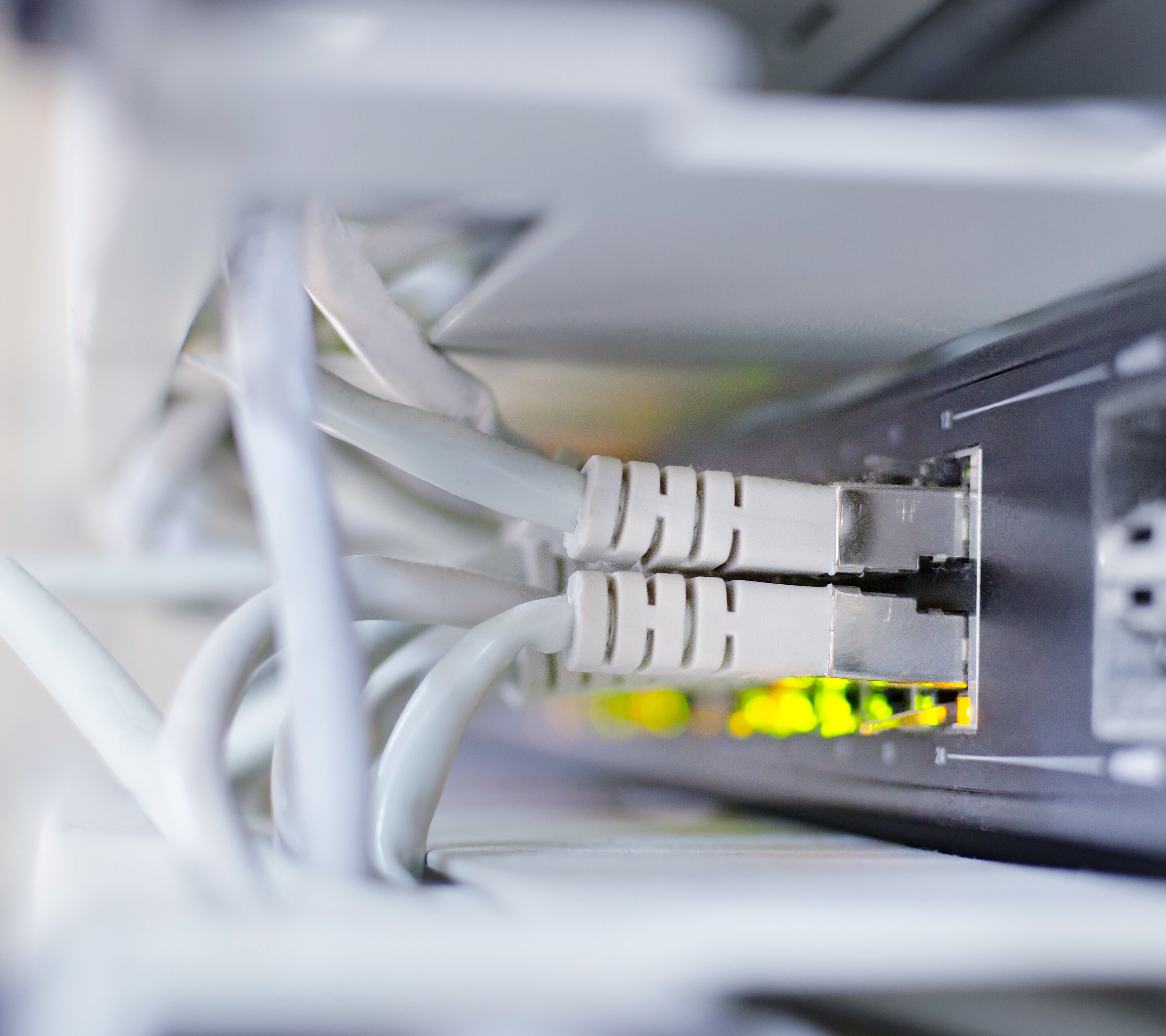 Netzwerkkabel an Server