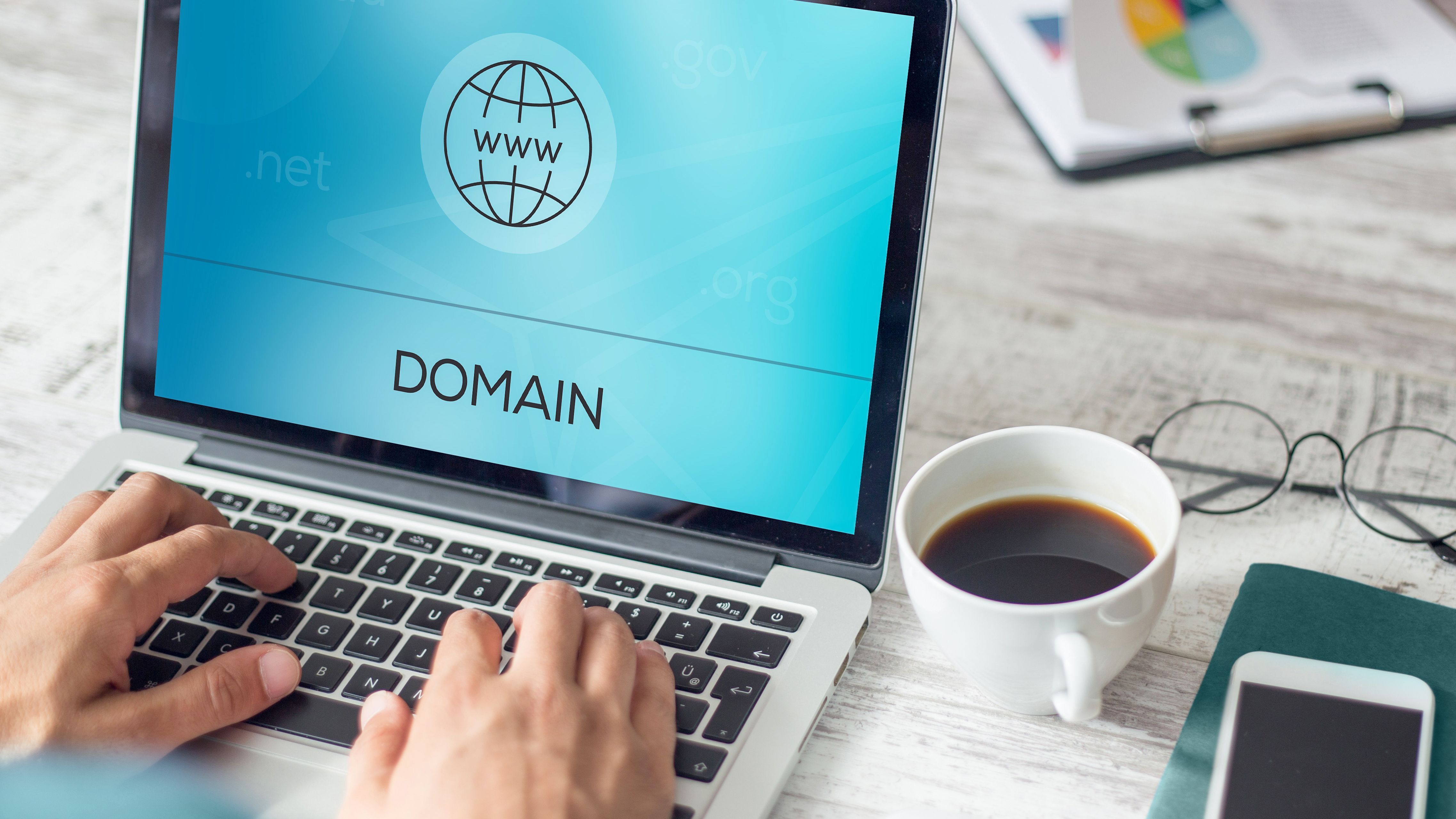 Registrierung einer Domain auf dem Laptop