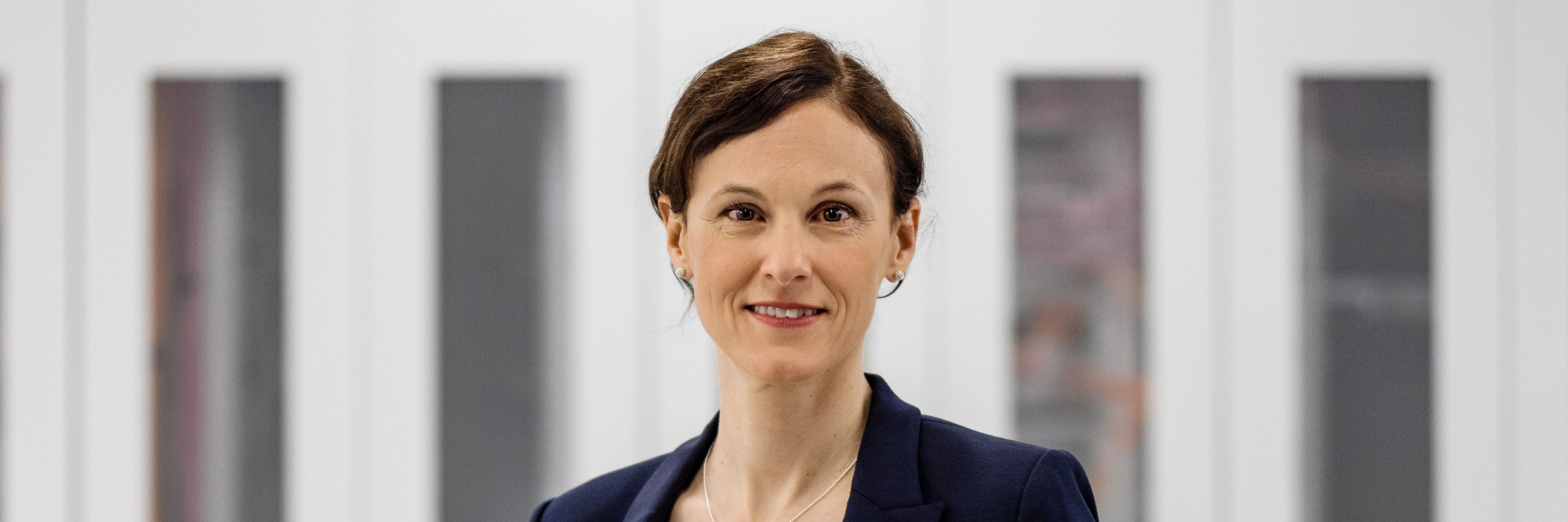 Portraitfoto von Susanne, Head Corporate Communications